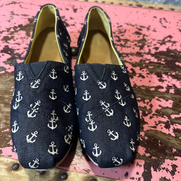 TOMS Women’s Navy Anchor Shoes Sz 9 - Picture 2 of 7
